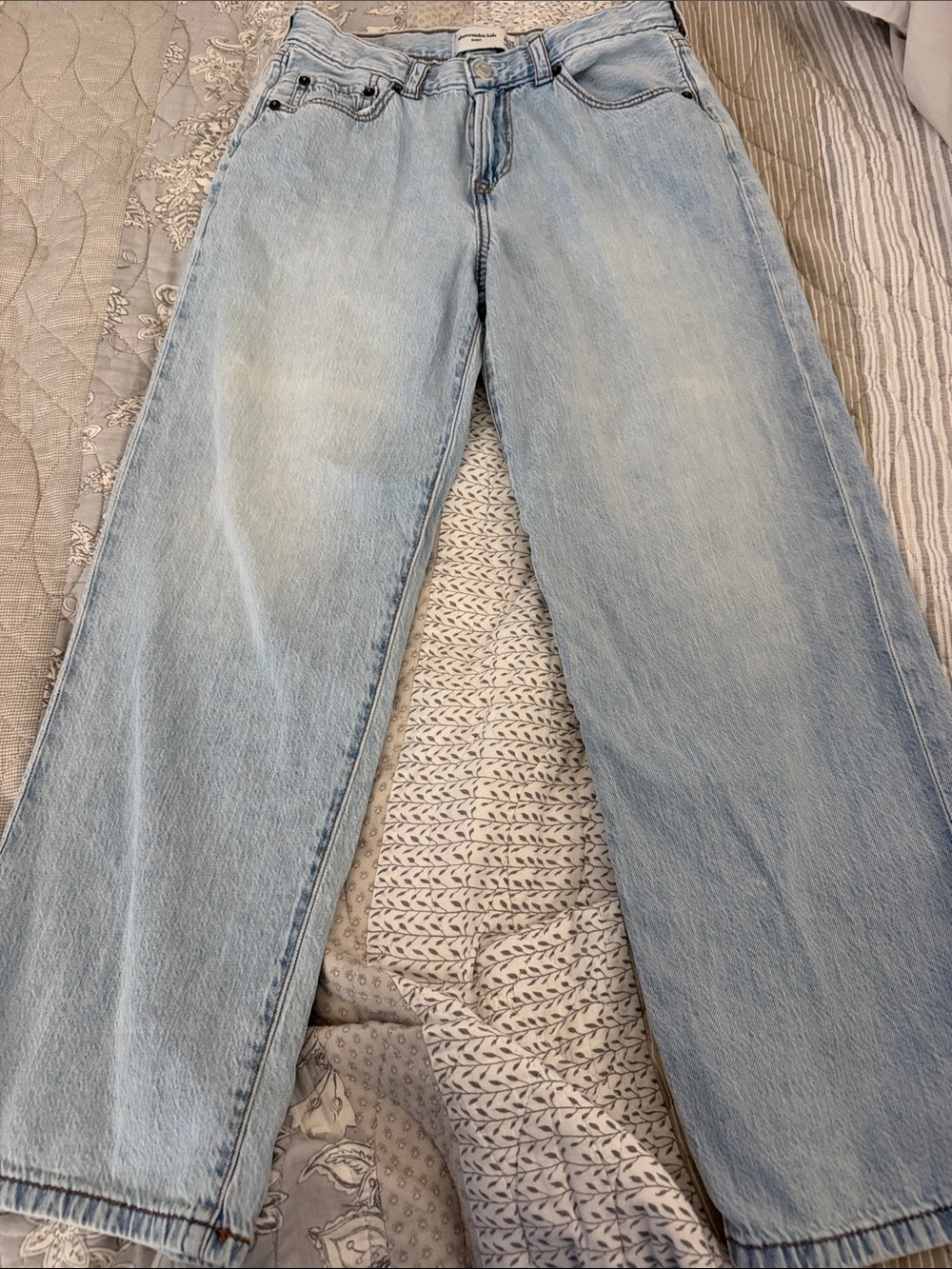 abercrombie kids Light Wash Straight-Leg Women's Jeans size 13/14